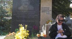 ibrahim tatlises neset ertasin mezarini ziyaret etti umyS6cdz.jpg